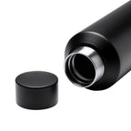 Schwarze doppelwandige Thermoflasche aus recyceltem Edelstahl mit geöffnetem Deckel