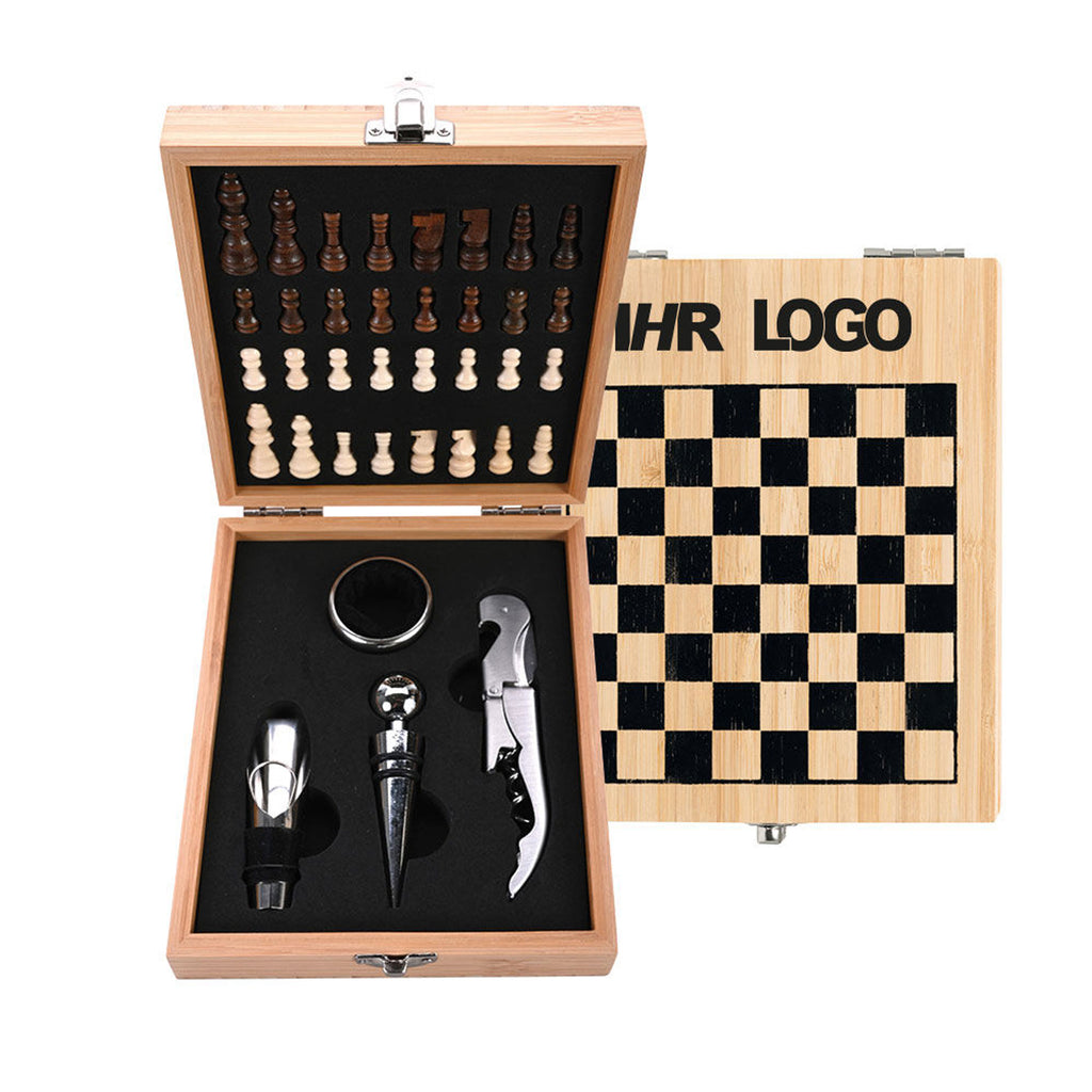 Elegantes Weinset in Bambusbox mit Lasergravur auf dem Deckel und Schachbrett