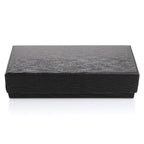 Geschlossene schwarze Kartonbox der LED-Taschenlampe Dome aus Metall