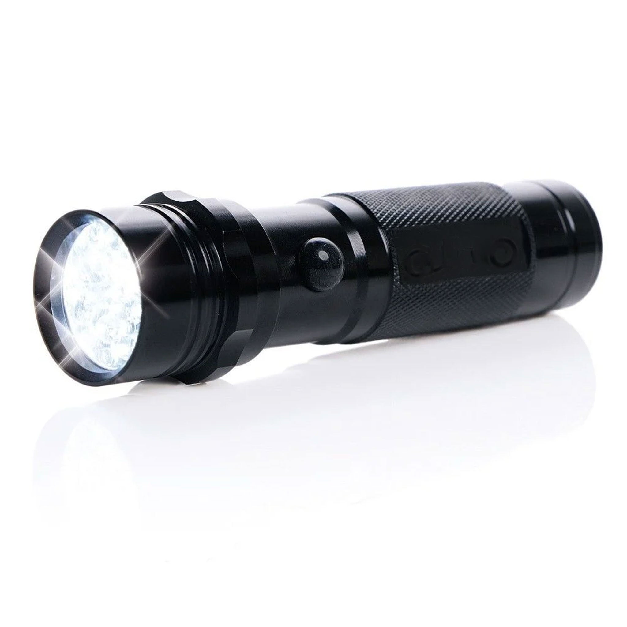 LED-Taschenlampe Dome aus schwarzem Metall ohne Druck mit eingeschaltetem LED-Licht