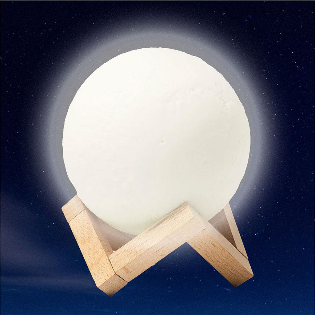 Leuchtende Mondlampe mit Holzfuß und warmem Licht