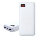 Weiße Powerbank in Seitenansicht mit USB-A, USB-C und Micro-USB Anschlüssen
