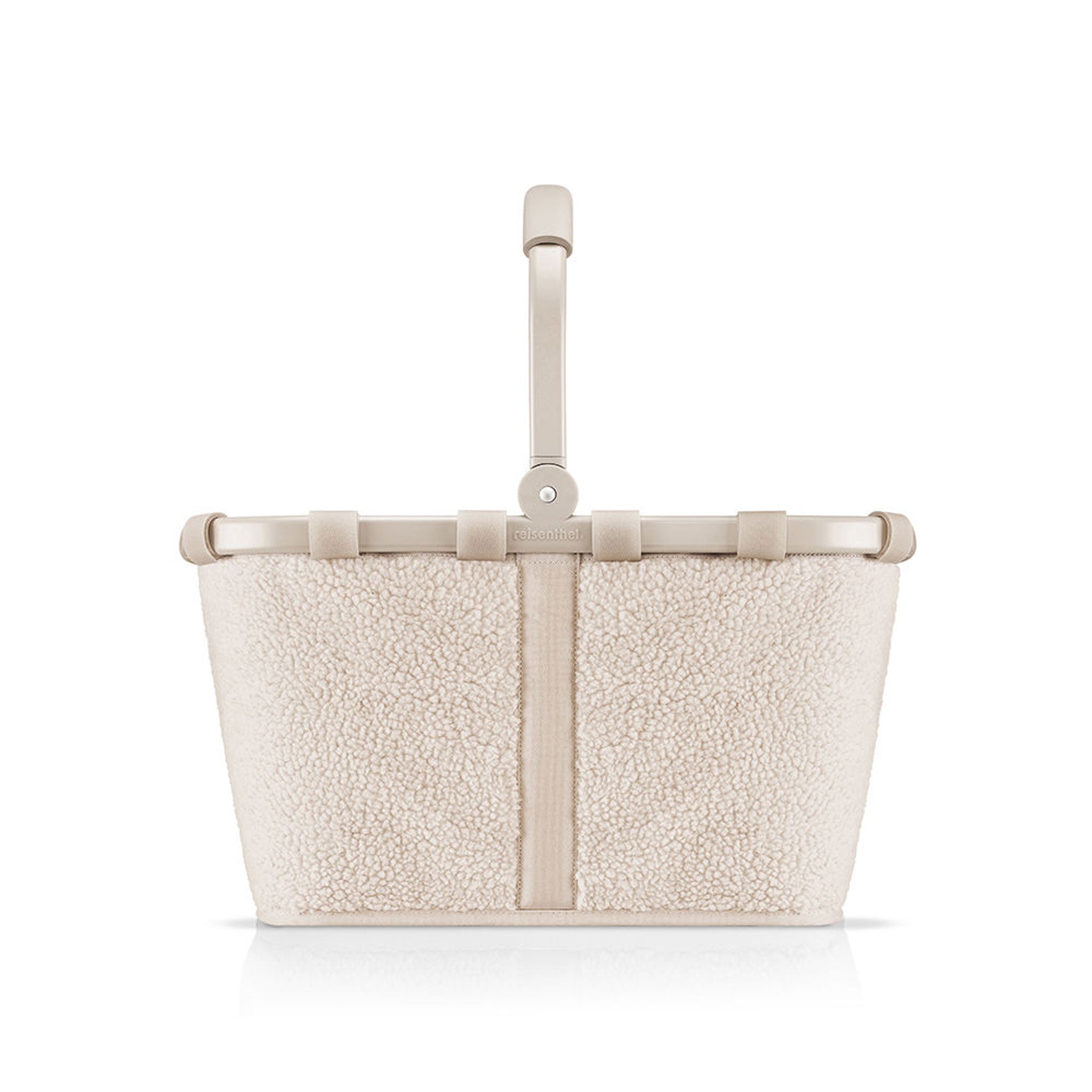 Reisenthel Carrybag Teddy sand in Seitenansicht mit aufgestelltem Griff